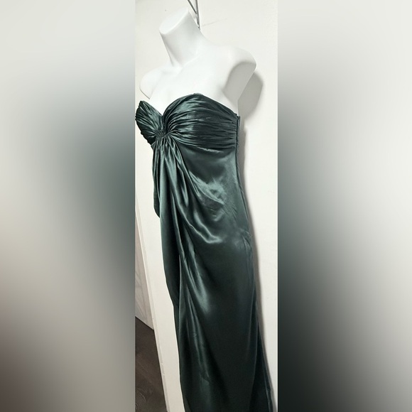 Laundry by Shelli Segal Strapless Charmeuse Gown Size 6 - Picture 4 of 8